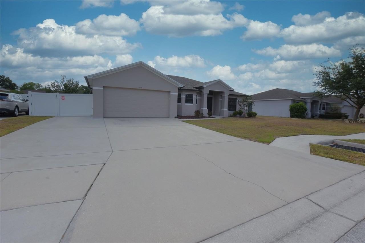 1606 Taylor Landing Dr - Photo 2 of 39
