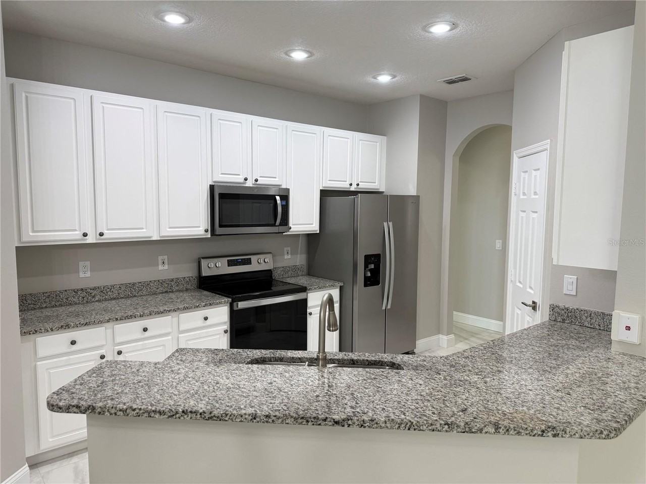 5370 Red Leaf Ct - Photo 4 of 33