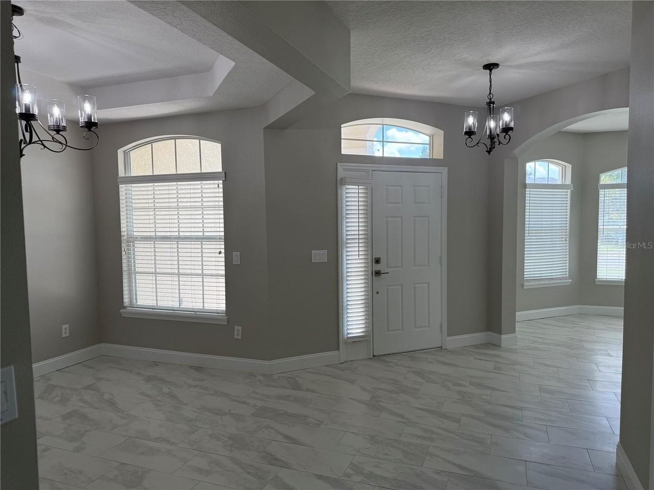5370 Red Leaf Ct - Photo 5 of 33