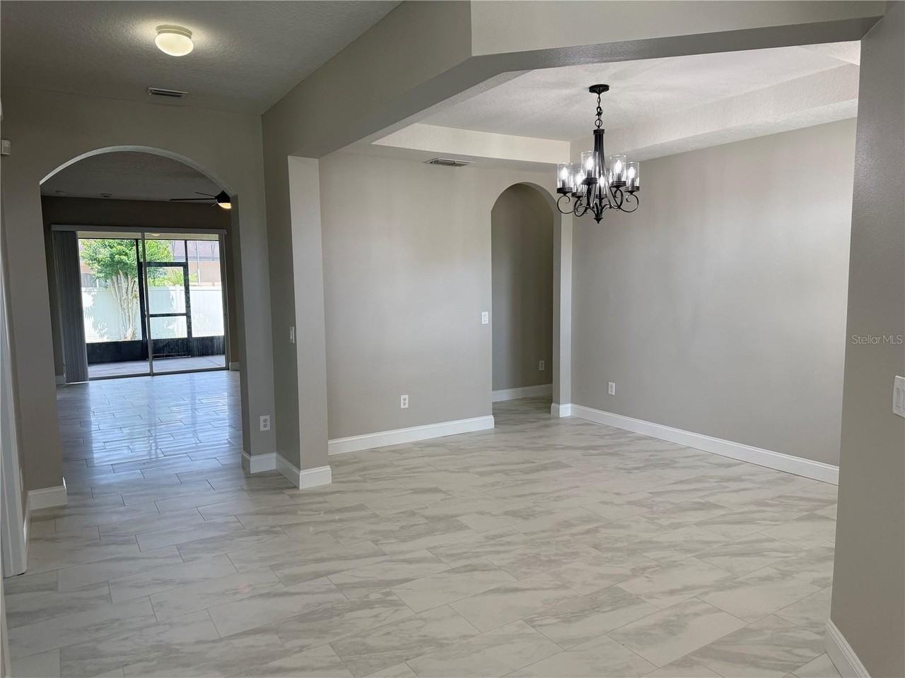 5370 Red Leaf Ct - Photo 6 of 33