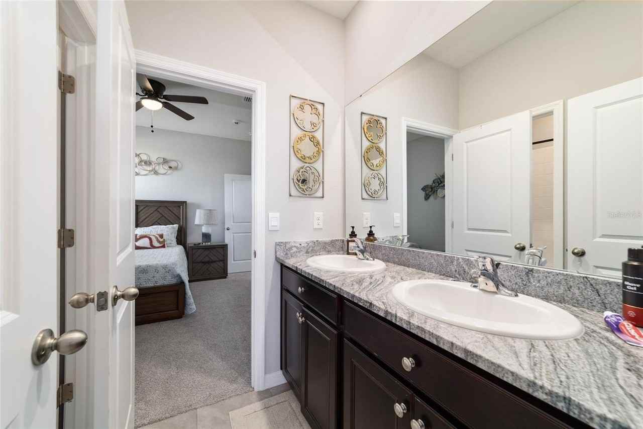 8521 Sw 59th Ter - Photo 7 of 50