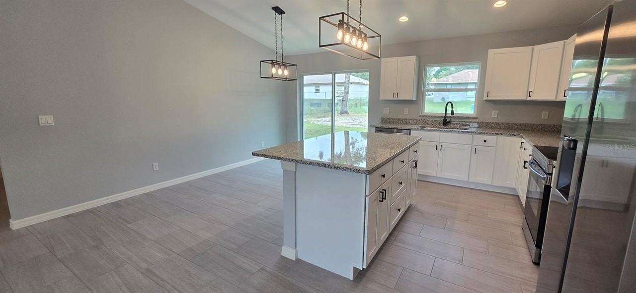 5545 Se 70th Ave - Photo 5 of 15