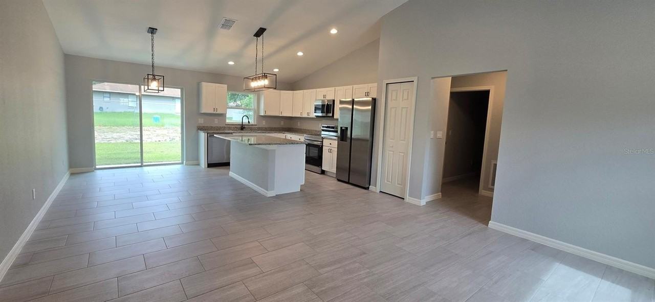 5545 Se 70th Ave - Photo 7 of 15