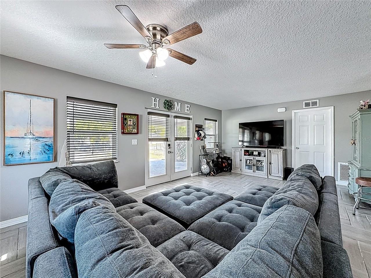 321 21st St W - Photo 4 of 21