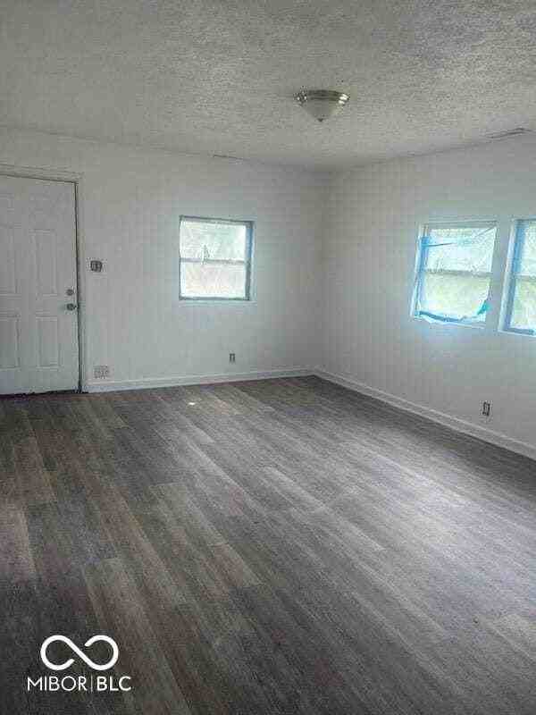 2238 Admiral Dr - Photo 5 of 6