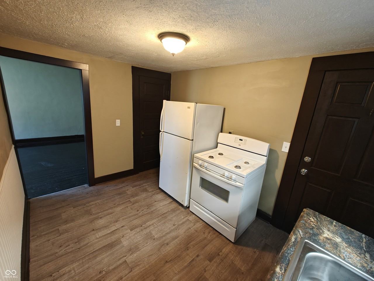 202 E Taylor St #3 - Photo 4 of 15