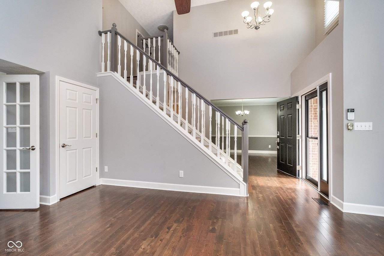 13738 Roswell Dr - Photo 2 of 28