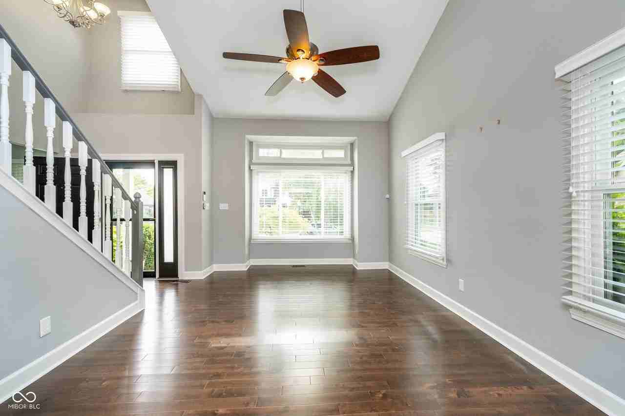 13738 Roswell Dr - Photo 4 of 28