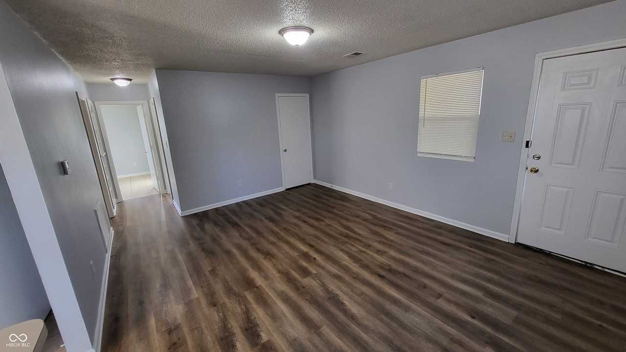 6149 Commodore Dr - Photo 4 of 13