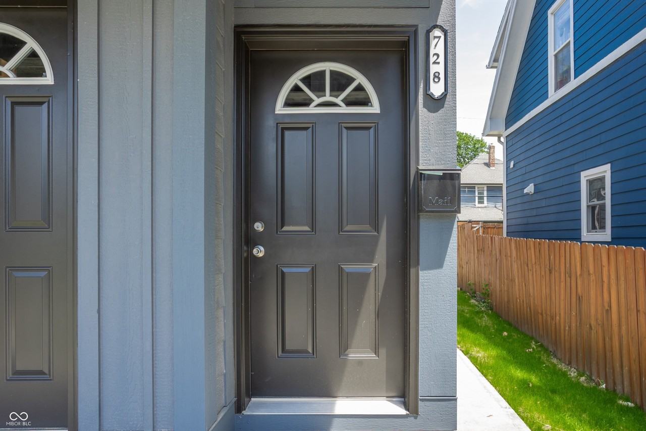 728 Parkway Ave - Photo 3 of 26