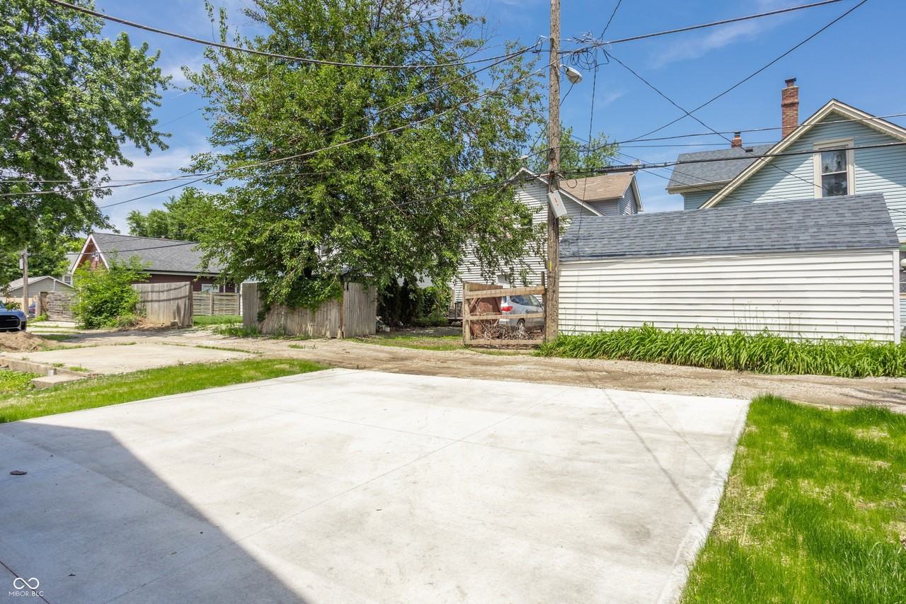 728 Parkway Ave - Photo 4 of 26
