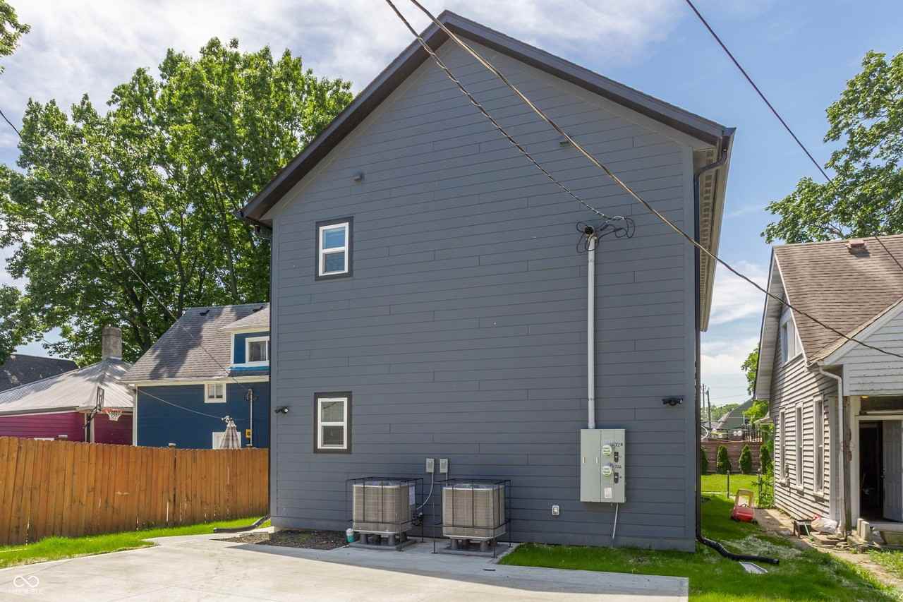 728 Parkway Ave - Photo 6 of 26