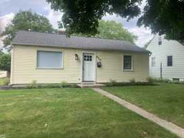 featured image of 930 W 3rd St