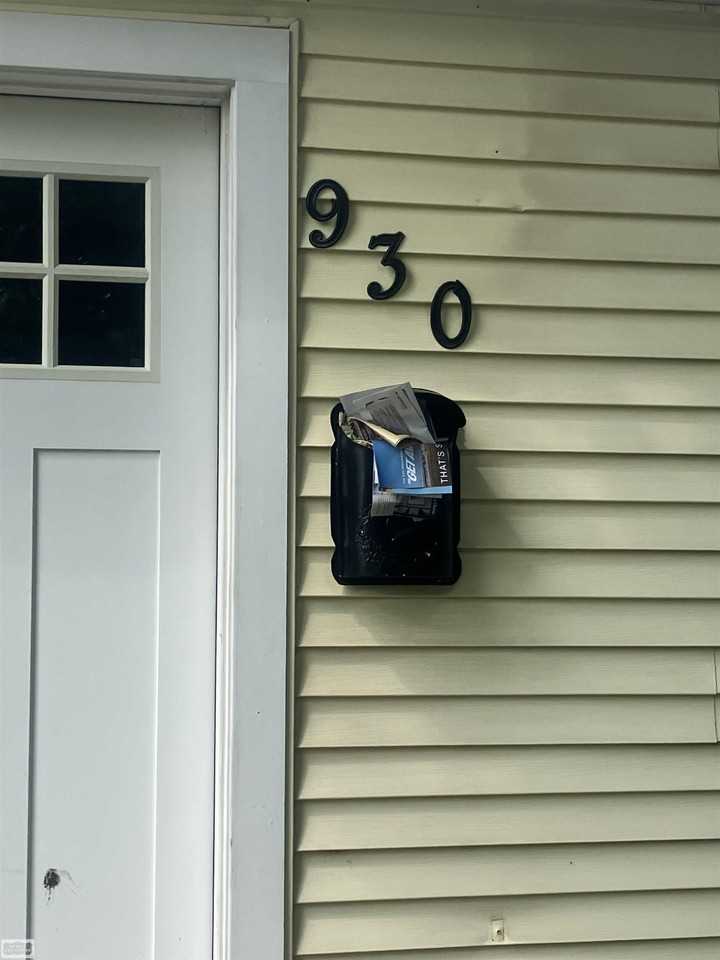 930 W 3rd St - Photo 2 of 9