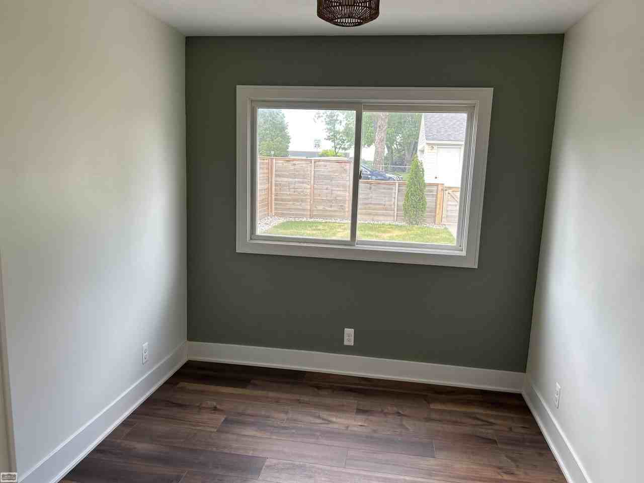 930 W 3rd St - Photo 5 of 9
