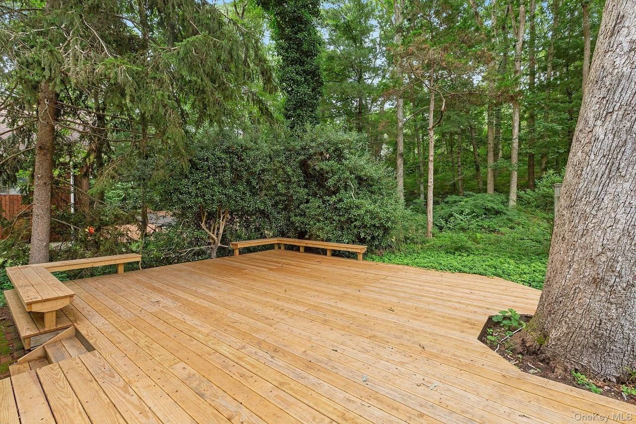 115 W Cove Rd - Photo 3 of 15