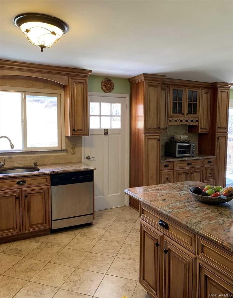 92 Hillside Rd - Photo 3 of 14