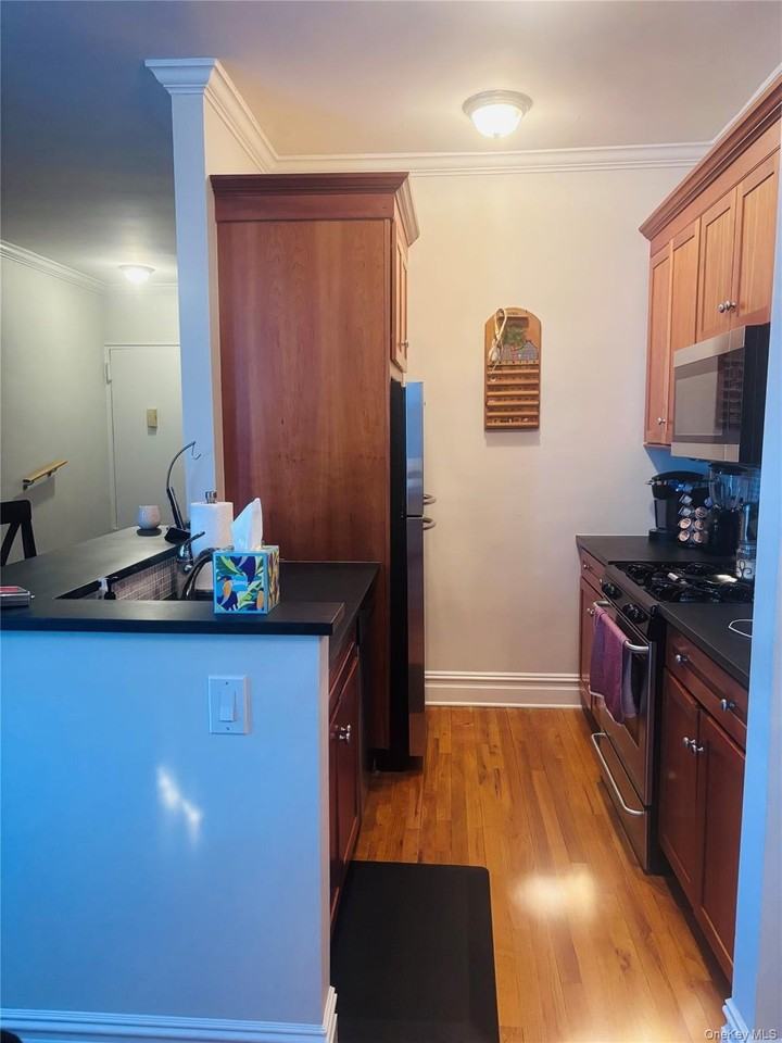 111 7th St #415 - Photo 4 of 13