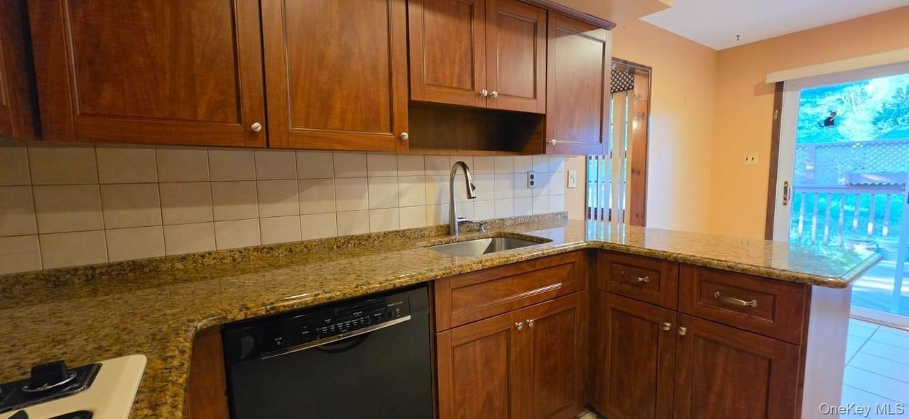 12 Palisades Ct - Photo 6 of 18