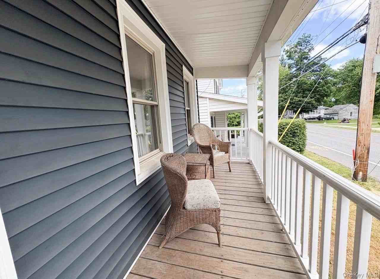194 Hurley Ave - Photo 6 of 9