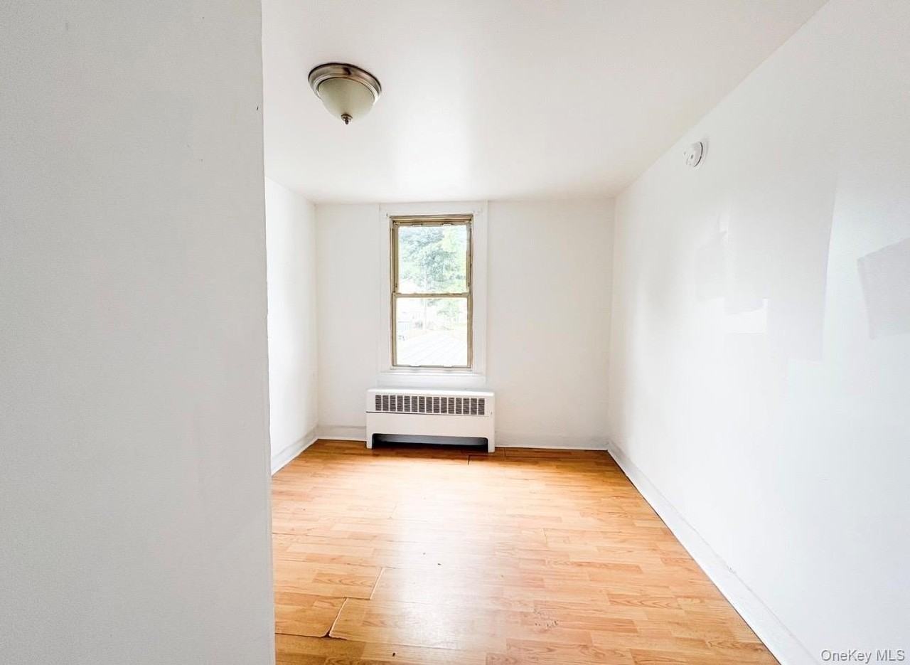 194 Hurley Ave - Photo 7 of 9