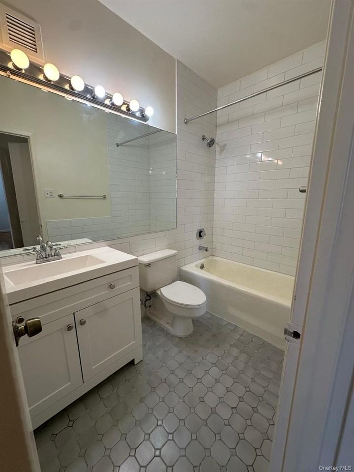 27 Ludlow St #6A - Photo 4 of 9