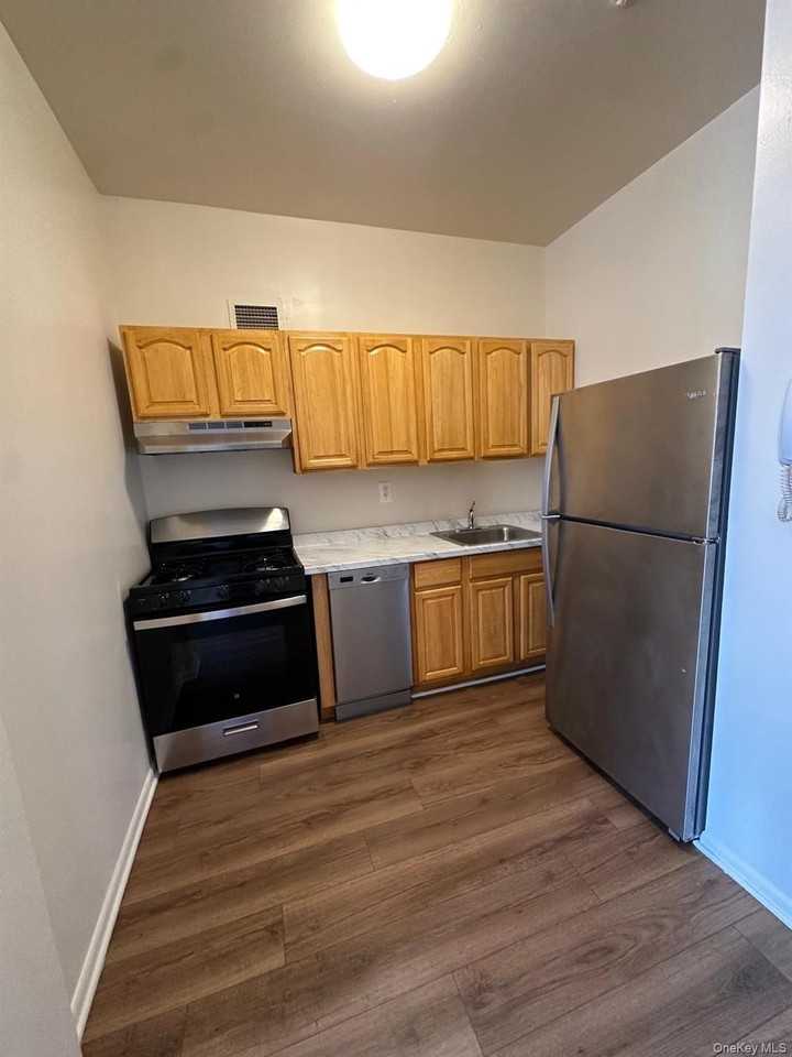 27 Ludlow St #6A - Photo 7 of 9