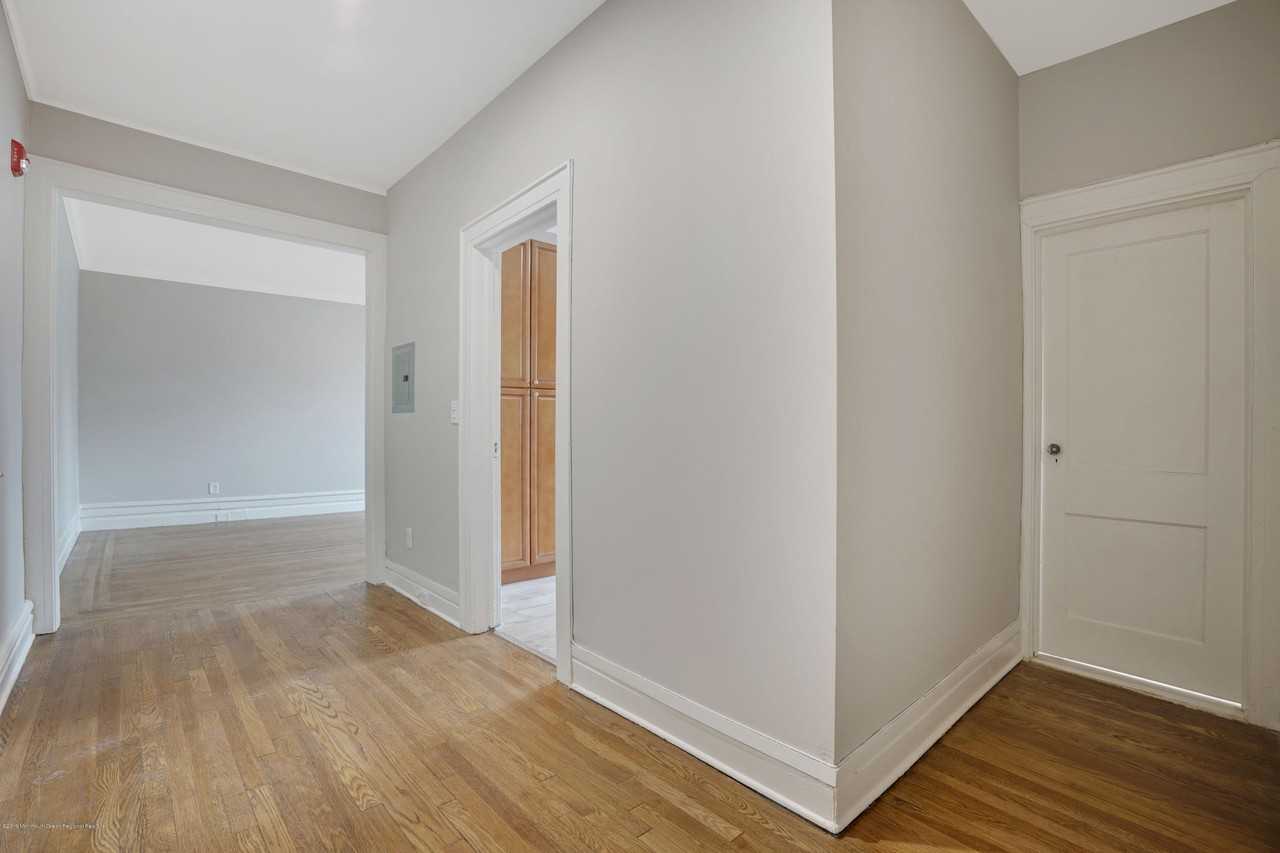 192 Claremont Ave #23 - Photo 4 of 11