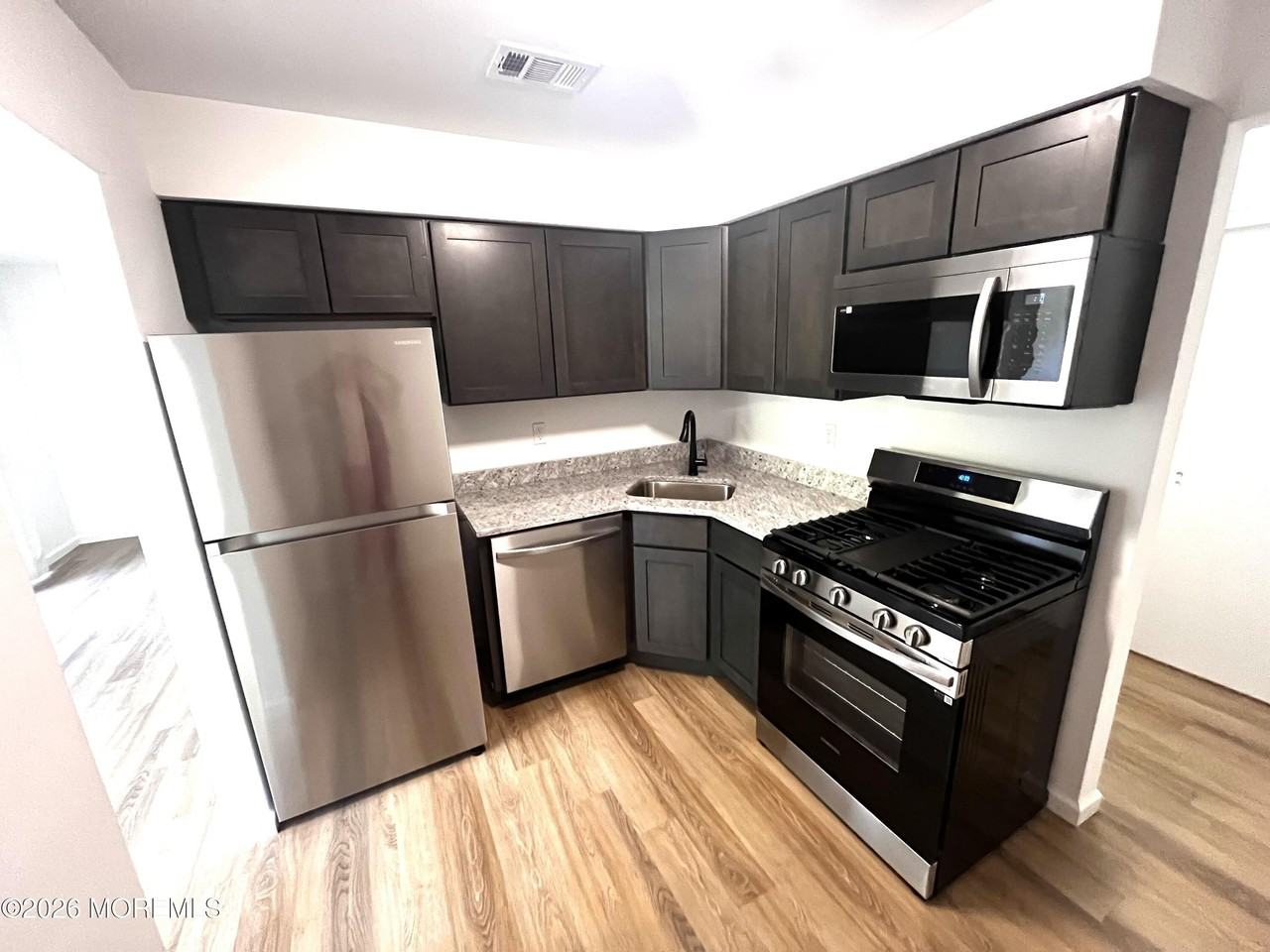 18 Diane Dr #18 - Photo 2 of 15