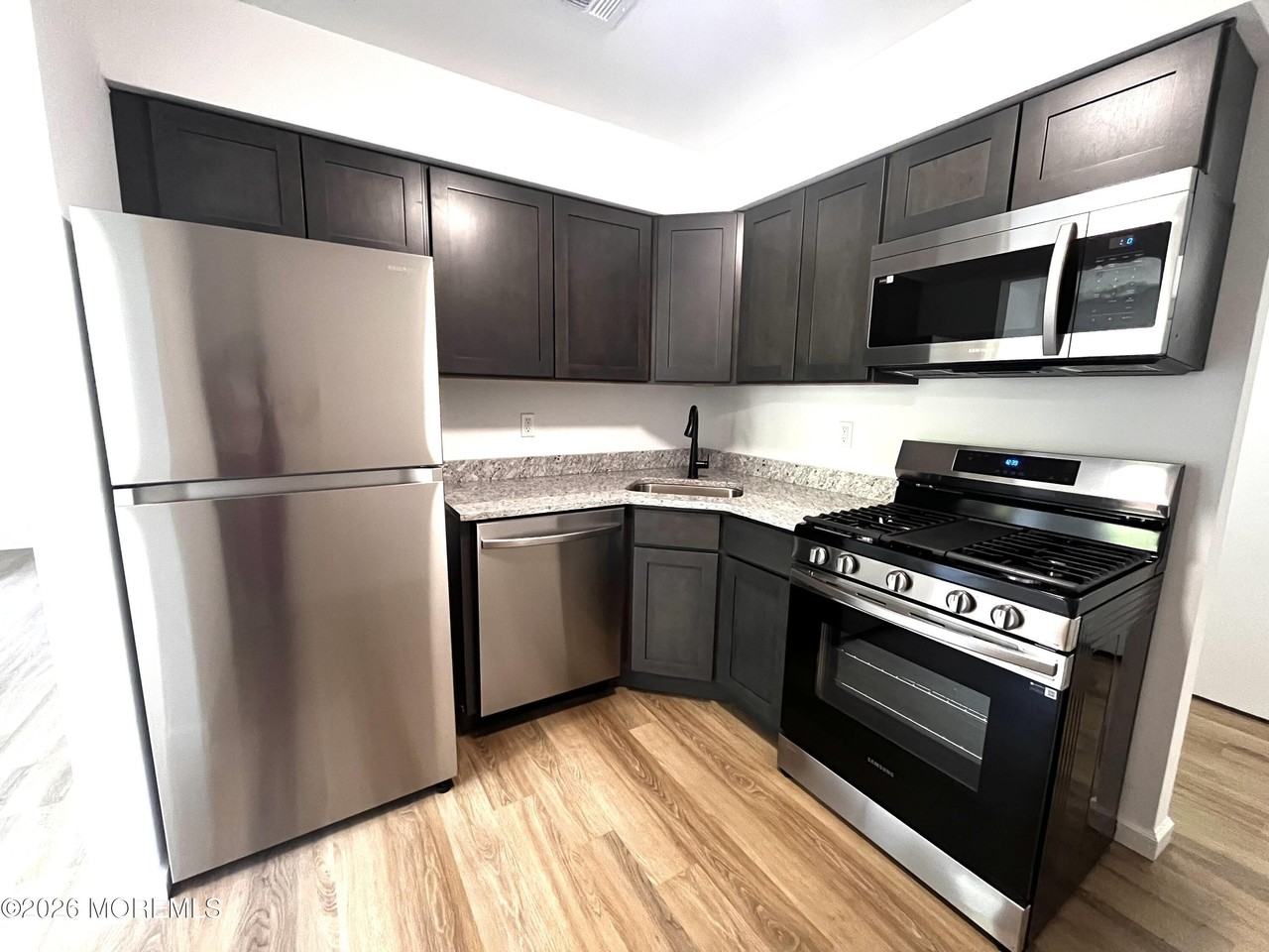 18 Diane Dr #18 - Photo 3 of 15