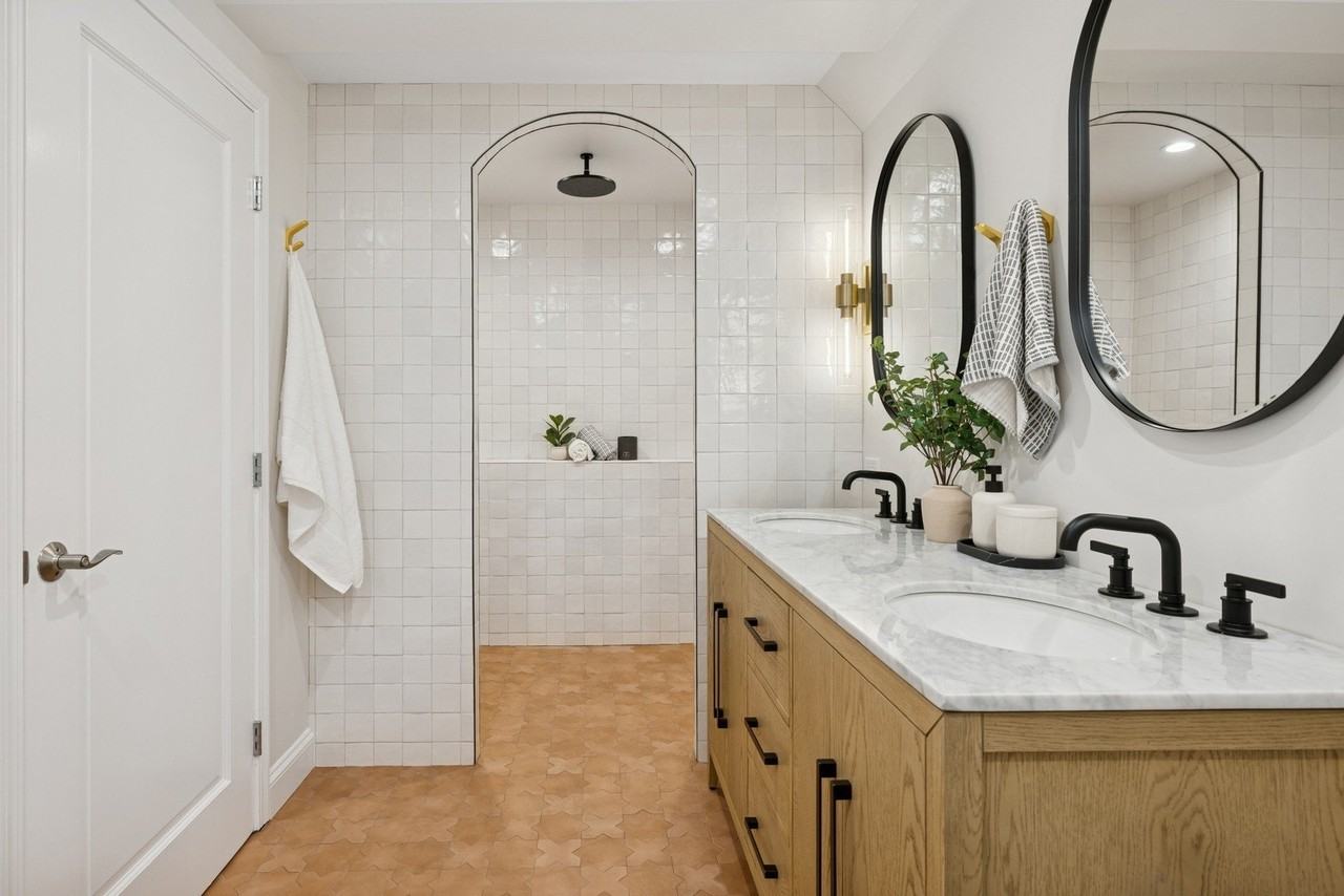 1065 N Marshfield Ave #2 - Photo 6 of 34