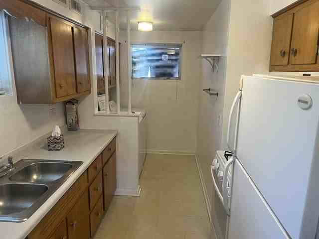 515 N Loomis St #3 - Photo 7 of 9