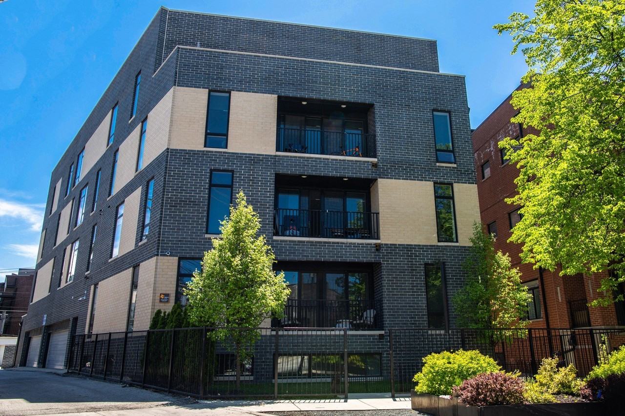 1045 W Cornelia Ave #102 - Photo 6 of 14