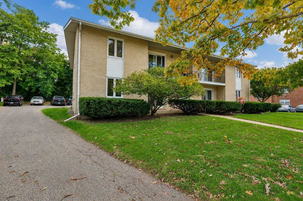 31 Green Oaks Dr #B - Photo 2 of 13