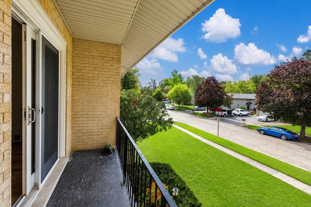 31 Green Oaks Dr #B - Photo 3 of 13