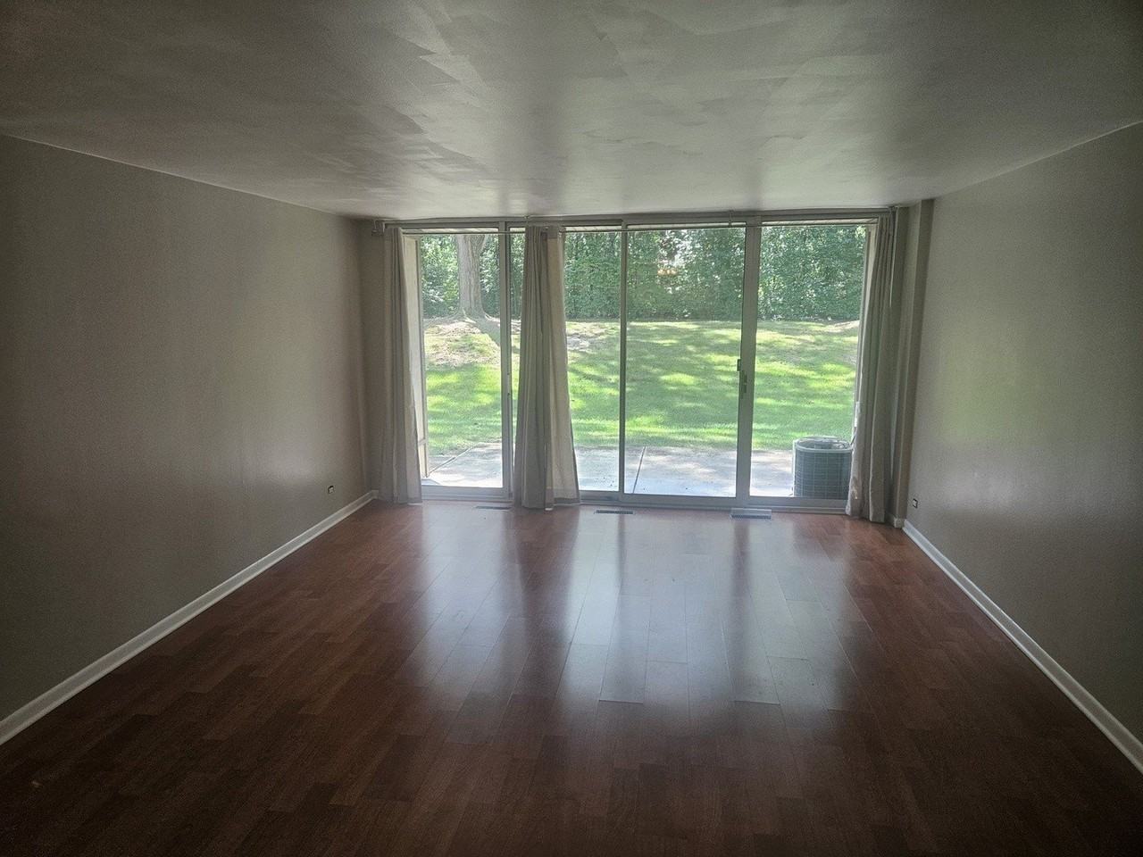 5800 Oakwood Dr #1J - Photo 2 of 10