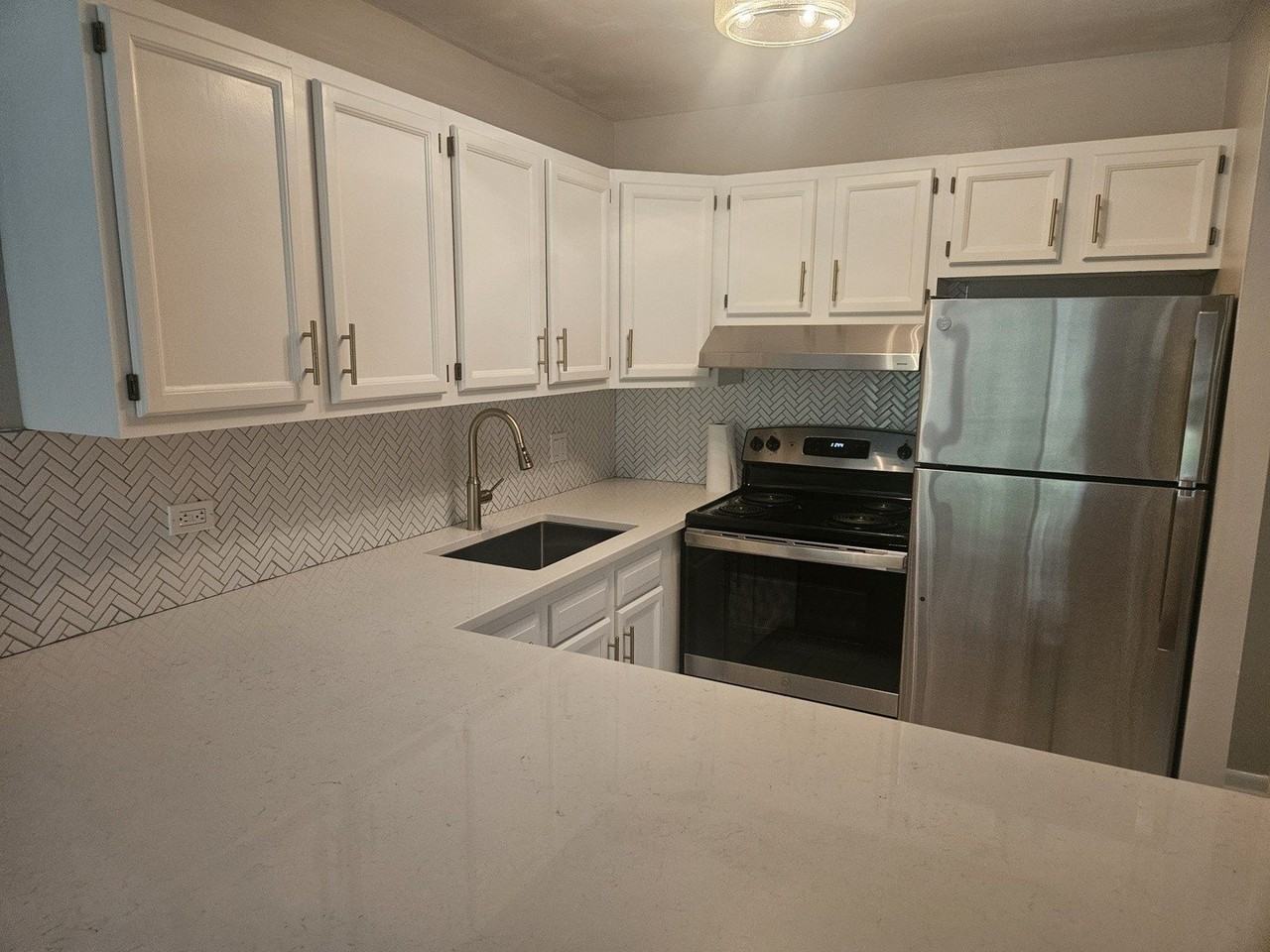 5800 Oakwood Dr #1J - Photo 4 of 10