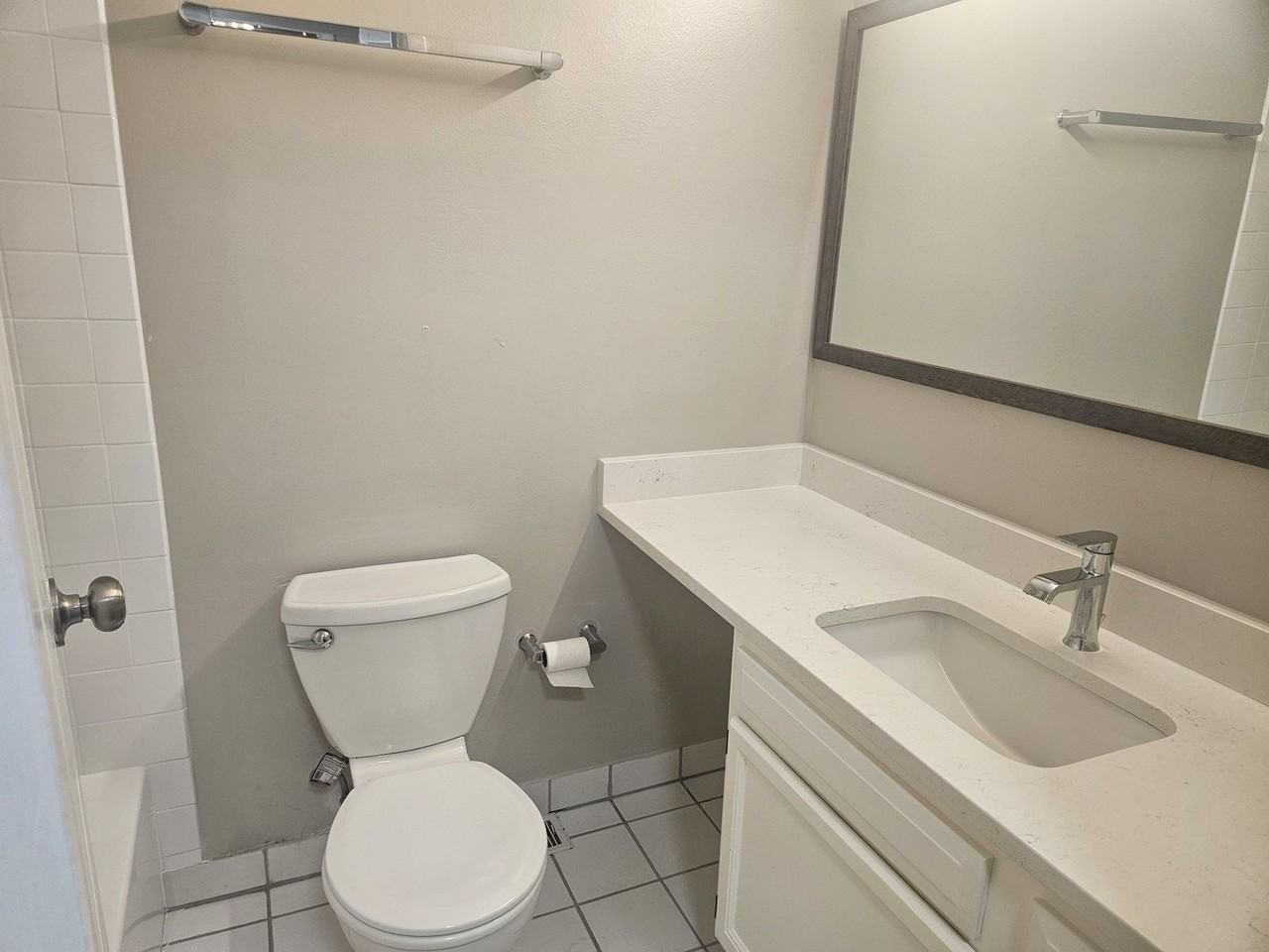 5800 Oakwood Dr #1J - Photo 5 of 10