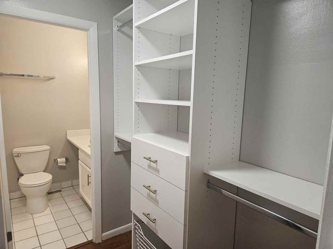 5800 Oakwood Dr #1J - Photo 7 of 10