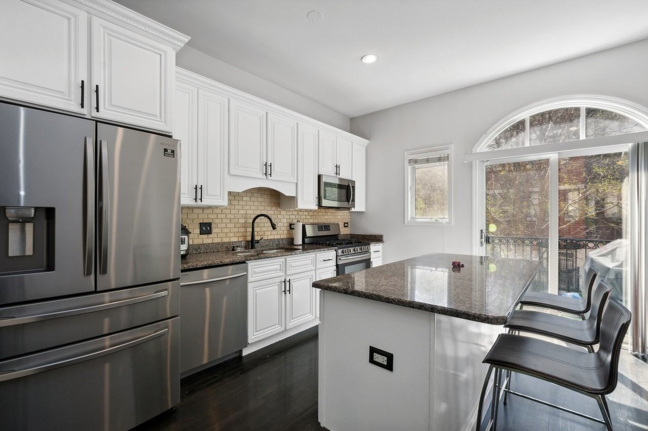 1816 S Calumet Ave - Photo 6 of 20