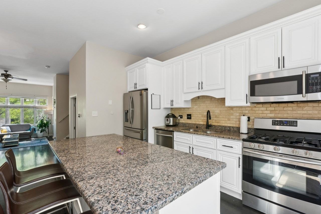 1816 S Calumet Ave - Photo 7 of 20