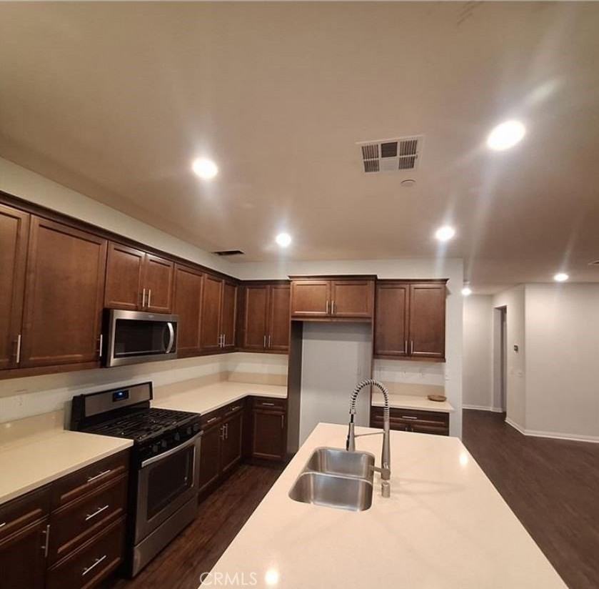 825 Parisa Pl - Photo 4 of 26