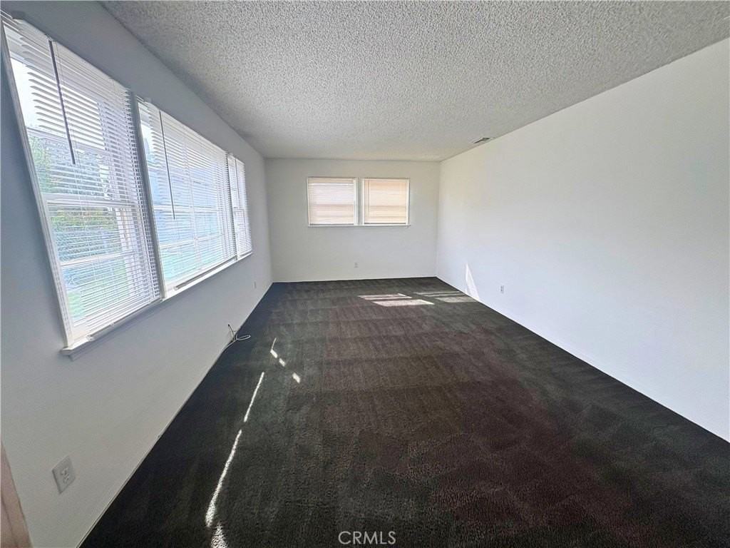 216 W D St - Photo 5 of 16