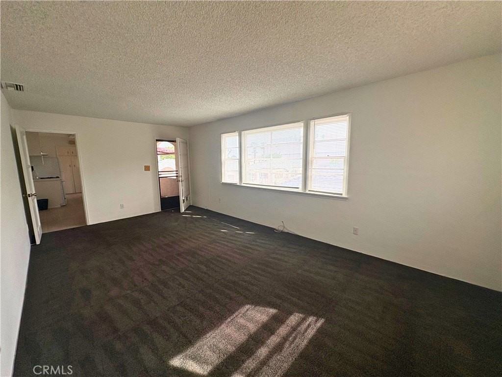 216 W D St - Photo 6 of 16