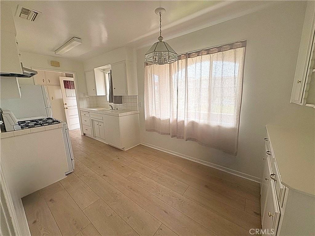 216 W D St - Photo 7 of 16