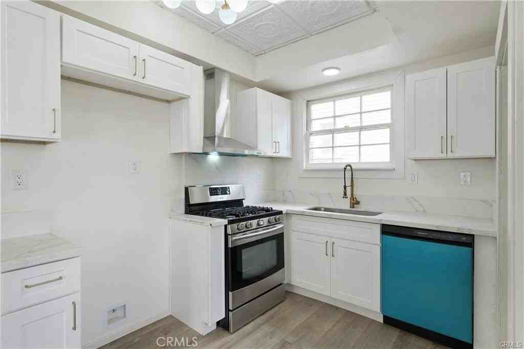 4415 12th St - Photo 6 of 41