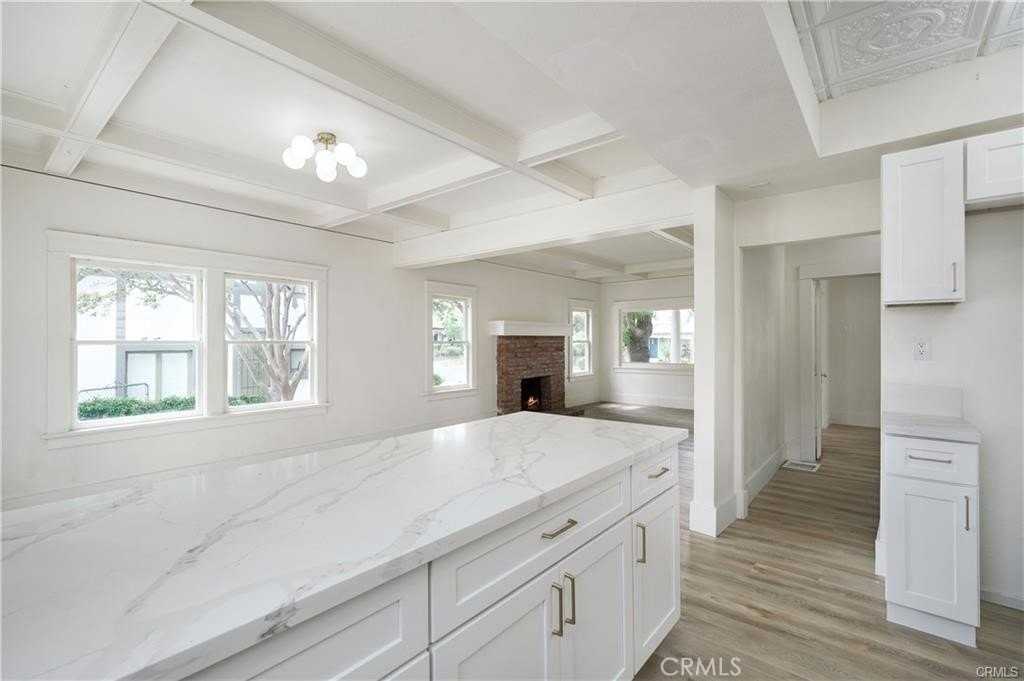 4415 12th St - Photo 7 of 41