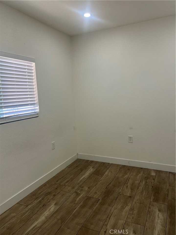 3951 Hammel St #1-2 - Photo 4 of 7