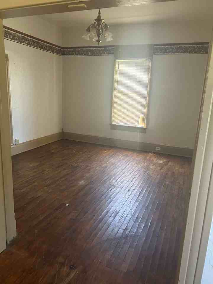 610 N Main St - Photo 3 of 6