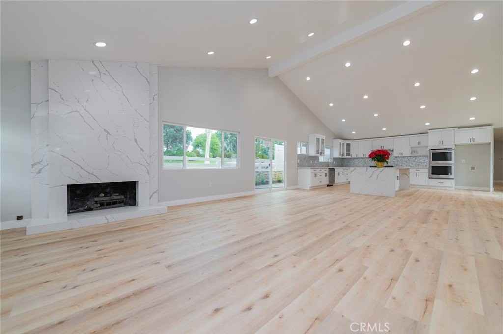 19112 Biddle Dr - Photo 4 of 32